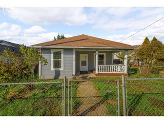 1530 Se HAMILTON St, Roseburg, OR 97470