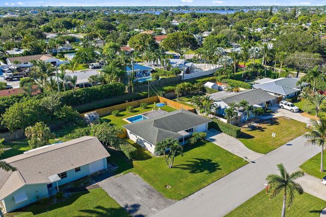372 Franklin Road, Tequesta, FL 33469