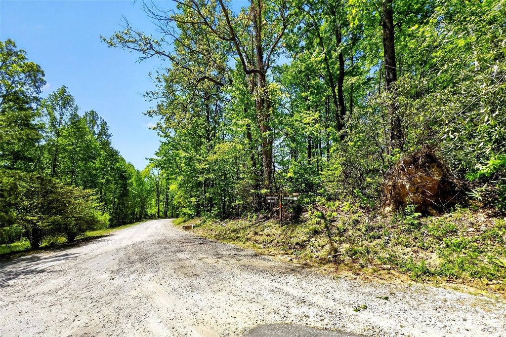 7 Gateway Parkway, Old Fort, NC 28762