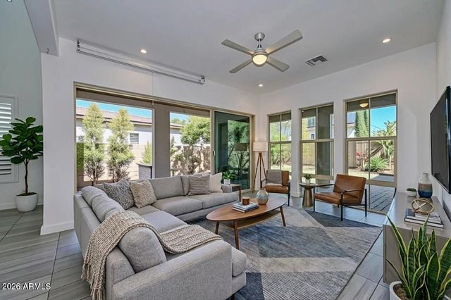 12110 W DALE Lane, Peoria, AZ 85383