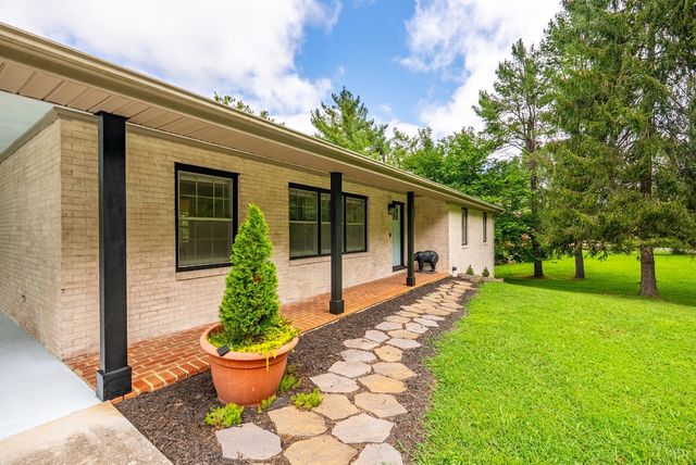 69 Creekview Lane, Lynchburg, VA 24501