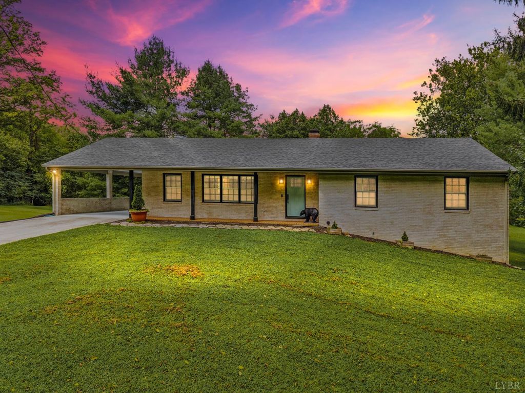69 Creekview Lane, Lynchburg, VA 24501
