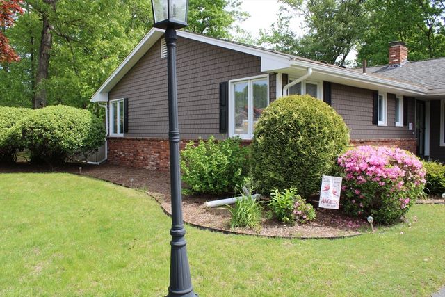 225 Braemoor Rd, Brockton, MA 02301