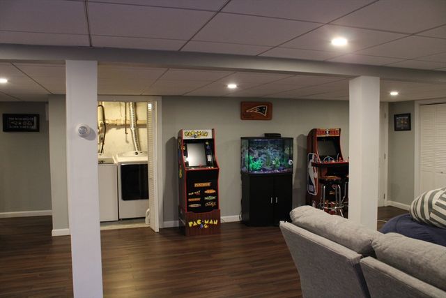 225 Braemoor Rd, Brockton, MA 02301