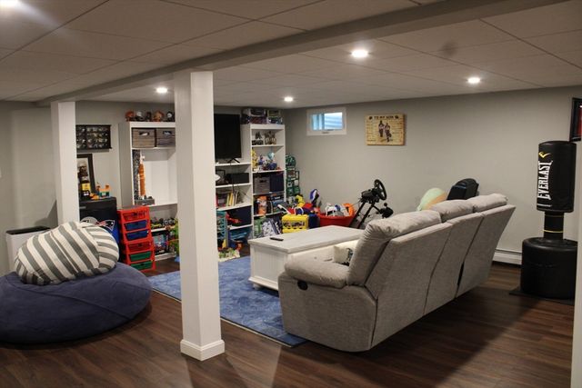 225 Braemoor Rd, Brockton, MA 02301