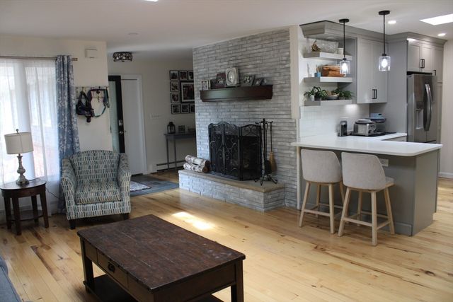 225 Braemoor Rd, Brockton, MA 02301