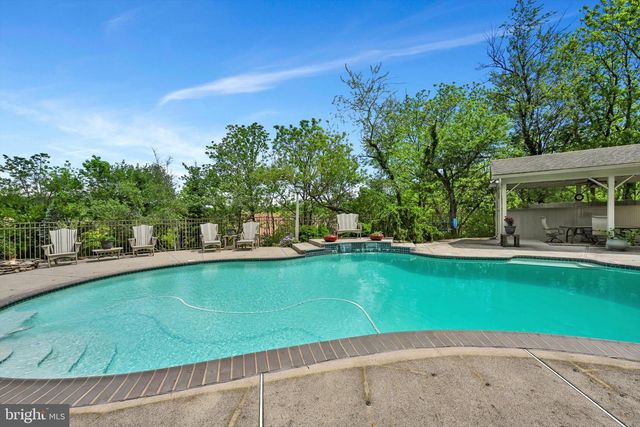 1161 SUNSET DR, Orwigsburg, PA 17961