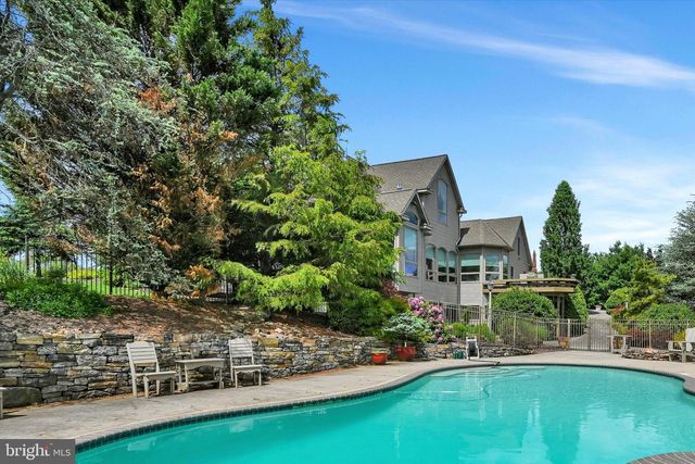 1161 SUNSET DR, Orwigsburg, PA 17961