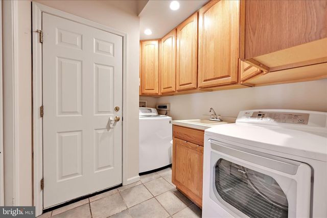 1161 SUNSET DR, Orwigsburg, PA 17961