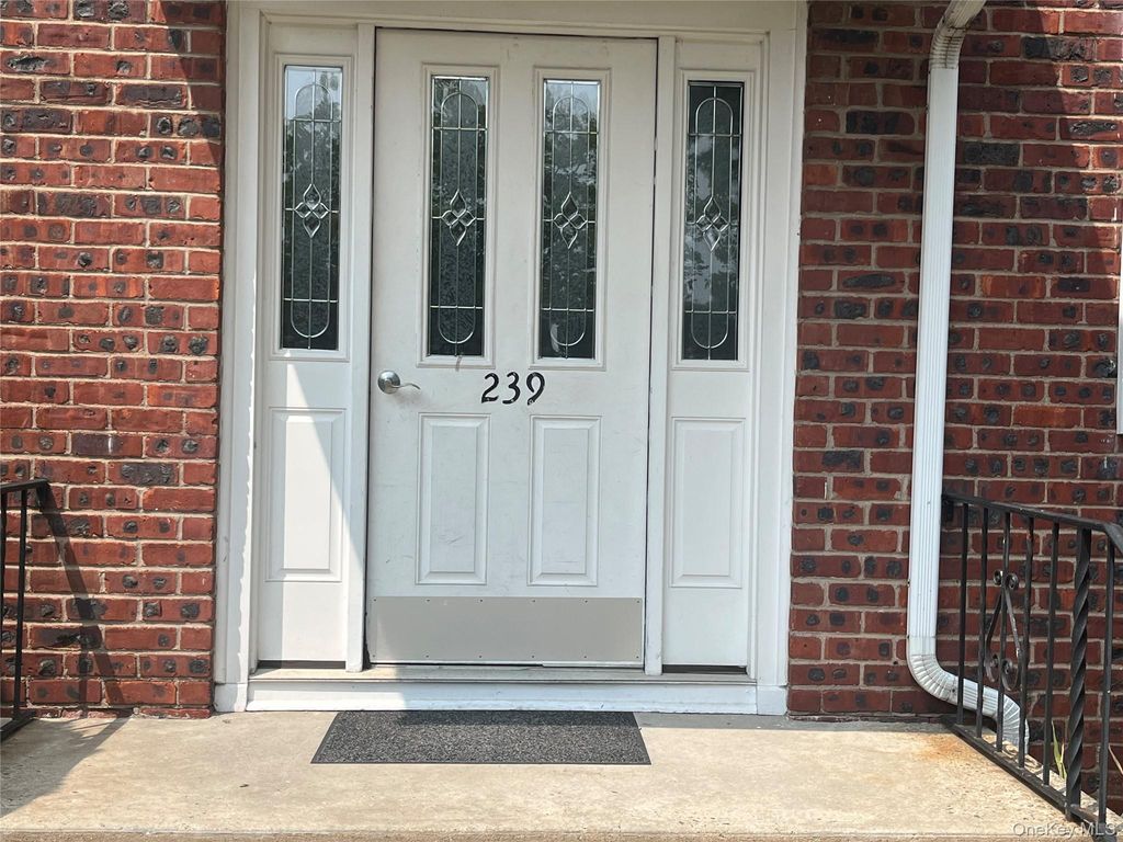 239 N Middletown Road A, Pearl River, NY 10965
