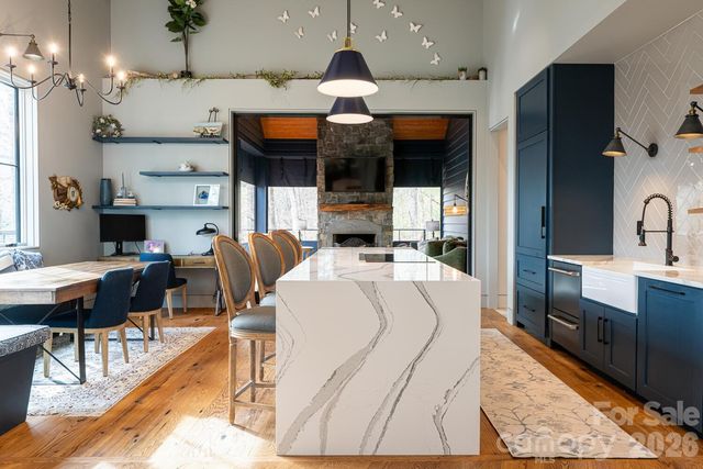 208 Glenroy Court, Flat Rock, NC 28731