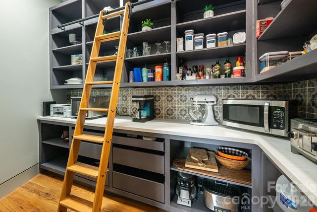 208 Glenroy Court, Flat Rock, NC 28731