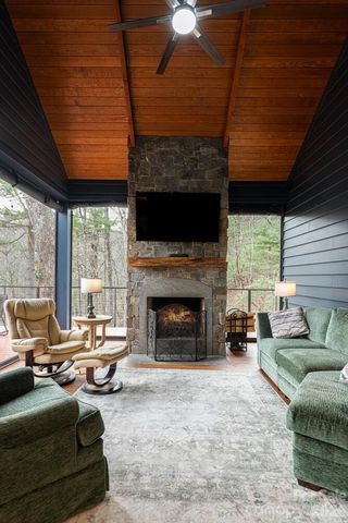 208 Glenroy Court, Flat Rock, NC 28731