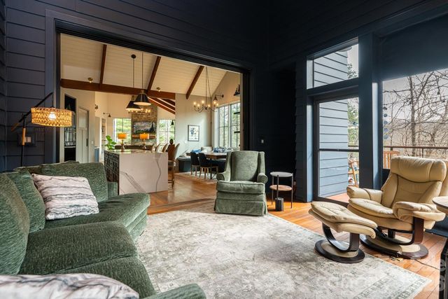 208 Glenroy Court, Flat Rock, NC 28731