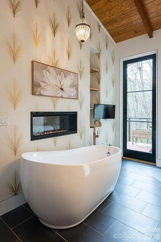 208 Glenroy Court, Flat Rock, NC 28731