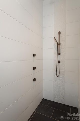 208 Glenroy Court, Flat Rock, NC 28731