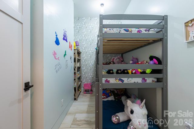 208 Glenroy Court, Flat Rock, NC 28731