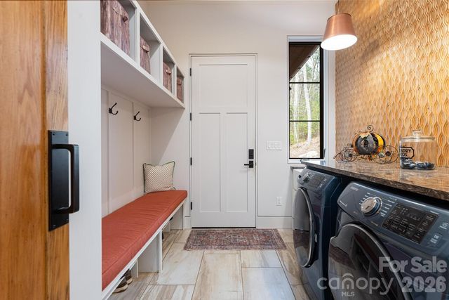 208 Glenroy Court, Flat Rock, NC 28731