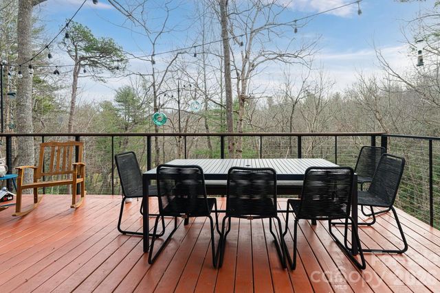 208 Glenroy Court, Flat Rock, NC 28731