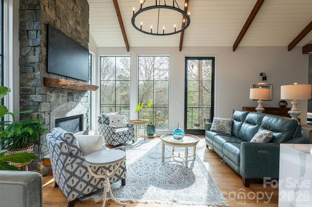 208 Glenroy Court, Flat Rock, NC 28731