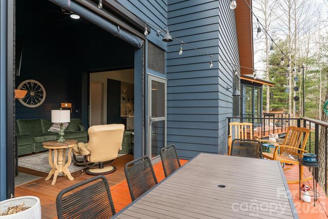 208 Glenroy Court, Flat Rock, NC 28731