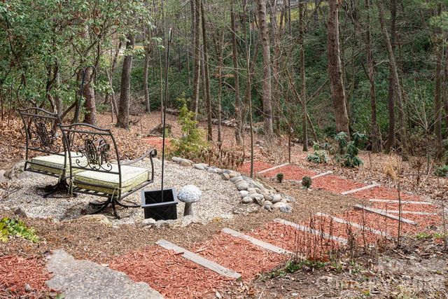 208 Glenroy Court, Flat Rock, NC 28731