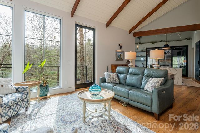 208 Glenroy Court, Flat Rock, NC 28731