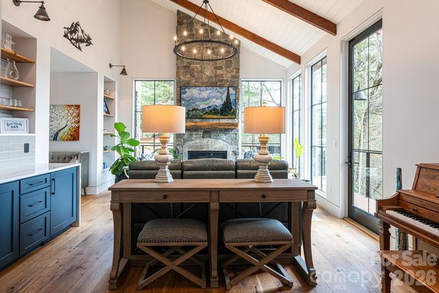 208 Glenroy Court, Flat Rock, NC 28731