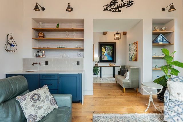 208 Glenroy Court, Flat Rock, NC 28731