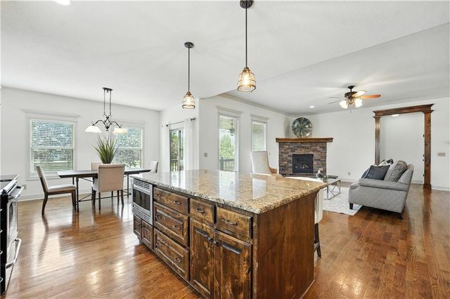 4560 NE Seneca Terrace, Lee's Summit, MO 64064