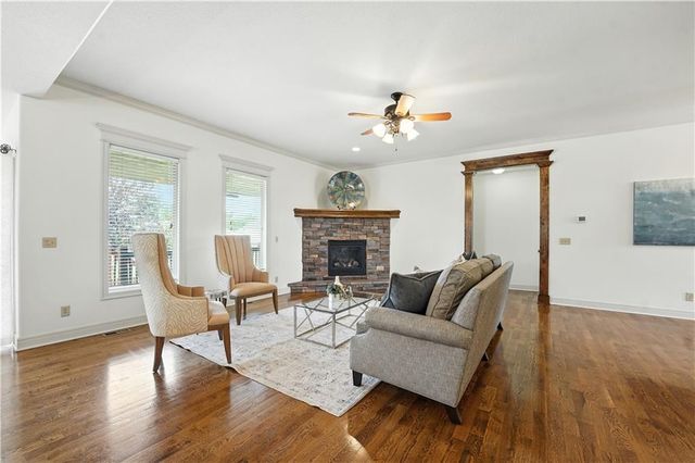 4560 NE Seneca Terrace, Lee's Summit, MO 64064