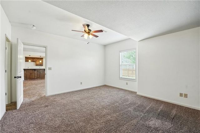 4560 NE Seneca Terrace, Lee's Summit, MO 64064