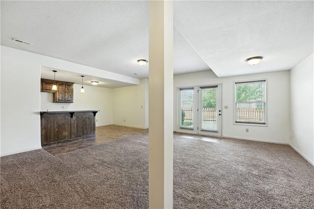 4560 NE Seneca Terrace, Lee's Summit, MO 64064