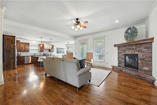 4560 NE Seneca Terrace, Lee's Summit, MO 64064