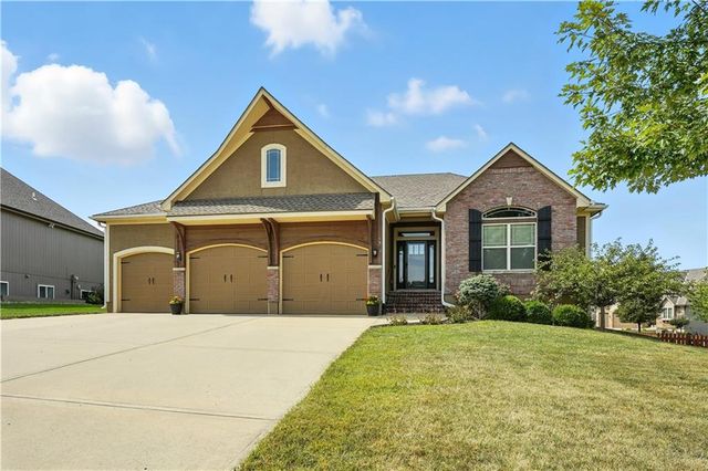 4560 NE Seneca Terrace, Lee's Summit, MO 64064