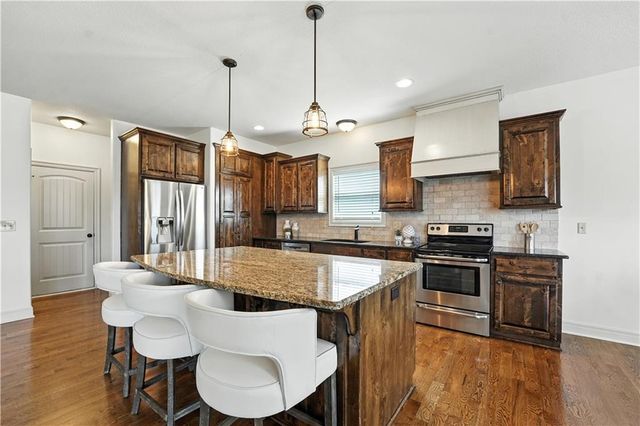 4560 NE Seneca Terrace, Lee's Summit, MO 64064