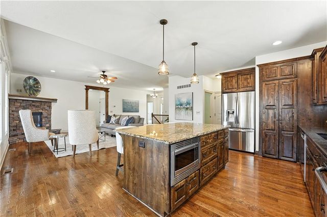 4560 NE Seneca Terrace, Lee's Summit, MO 64064