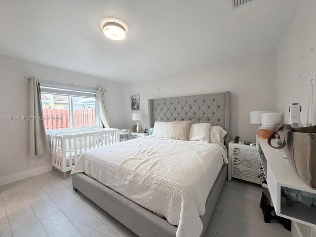 7560 NW 173rd Ln, Hialeah, FL 33015