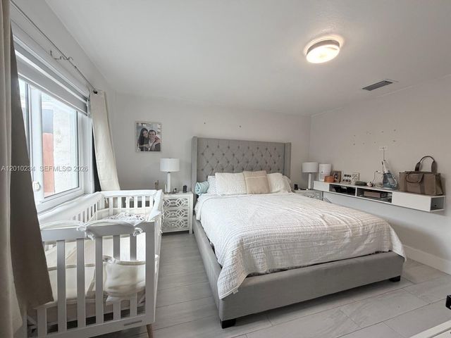 7560 NW 173rd Ln, Hialeah, FL 33015