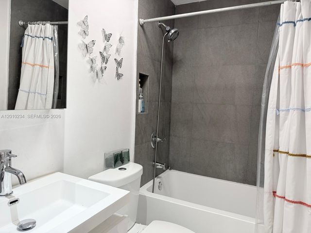 7560 NW 173rd Ln, Hialeah, FL 33015