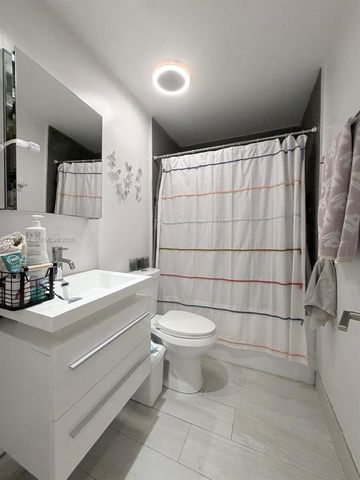 7560 NW 173rd Ln, Hialeah, FL 33015