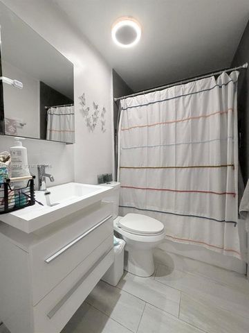 7560 NW 173rd Ln, Hialeah, FL 33015