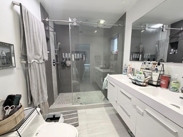 7560 NW 173rd Ln, Hialeah, FL 33015