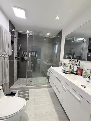 7560 NW 173rd Ln, Hialeah, FL 33015