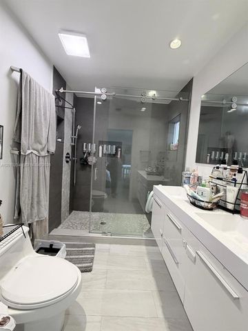 7560 NW 173rd Ln, Hialeah, FL 33015