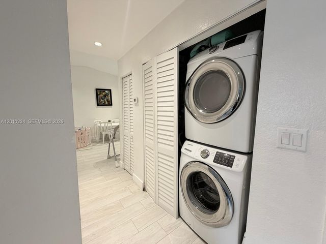 7560 NW 173rd Ln, Hialeah, FL 33015