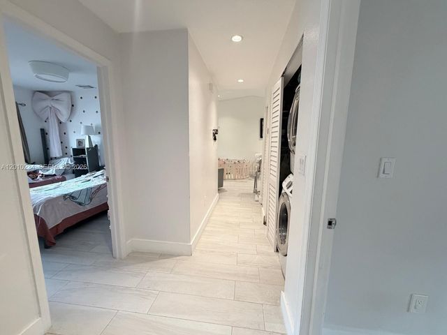 7560 NW 173rd Ln, Hialeah, FL 33015