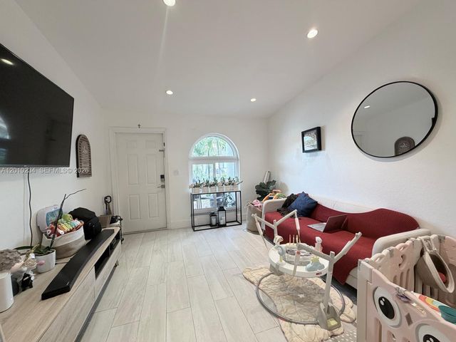 7560 NW 173rd Ln, Hialeah, FL 33015
