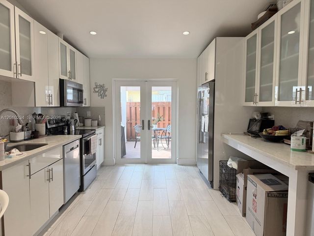 7560 NW 173rd Ln, Hialeah, FL 33015