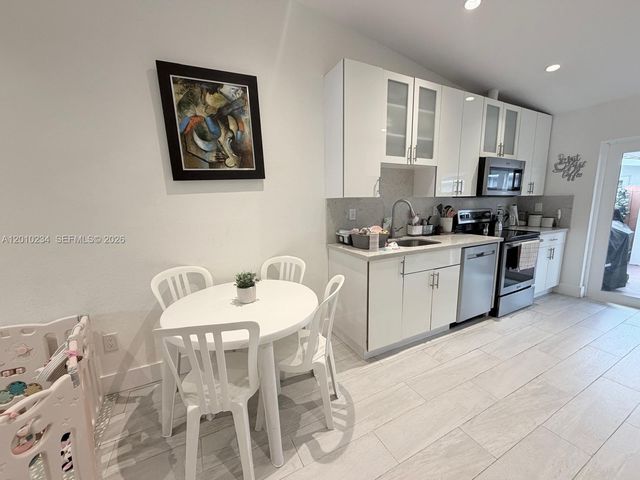 7560 NW 173rd Ln, Hialeah, FL 33015